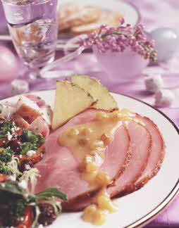 GLAZED HAM WITH PINEAPPLE-RAISIN SAUCE