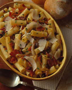 RIGATONI WITH OLIVES AND BACON